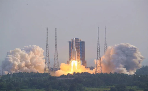 La fusée Longue Marche 5B transporte le module Mengtian en orbite pour la station spatiale chinoise Tiangong.